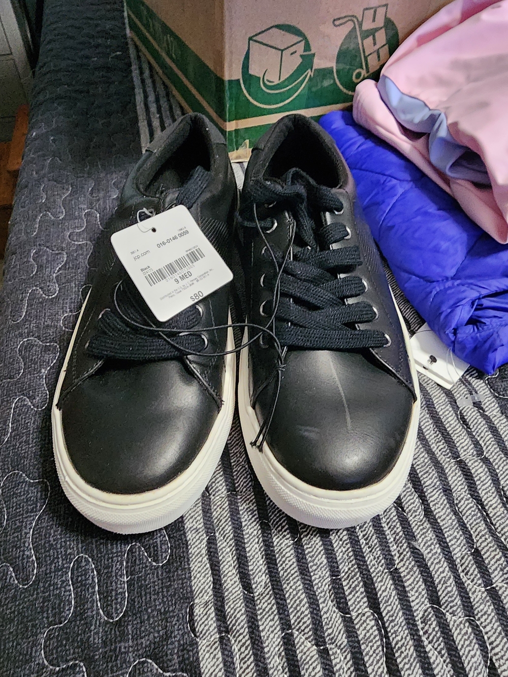 STYLUS Black Low-Top Sneakers with White Sole